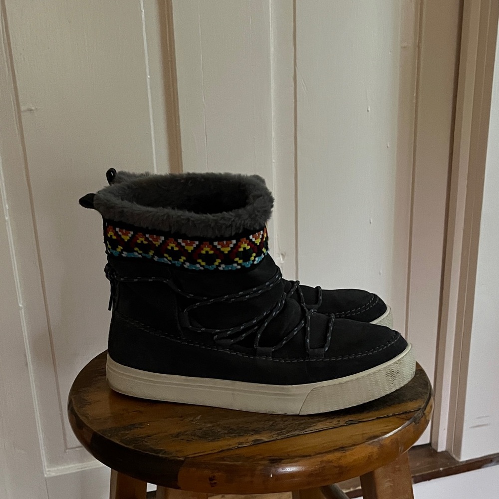Tribal style Tom’s boots